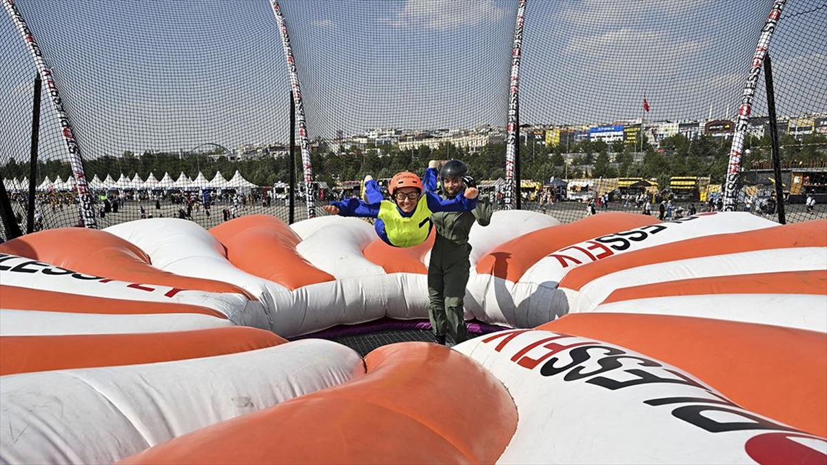 AA muhabirlerinin ayakları TEKNOFEST'te yerden kesildi