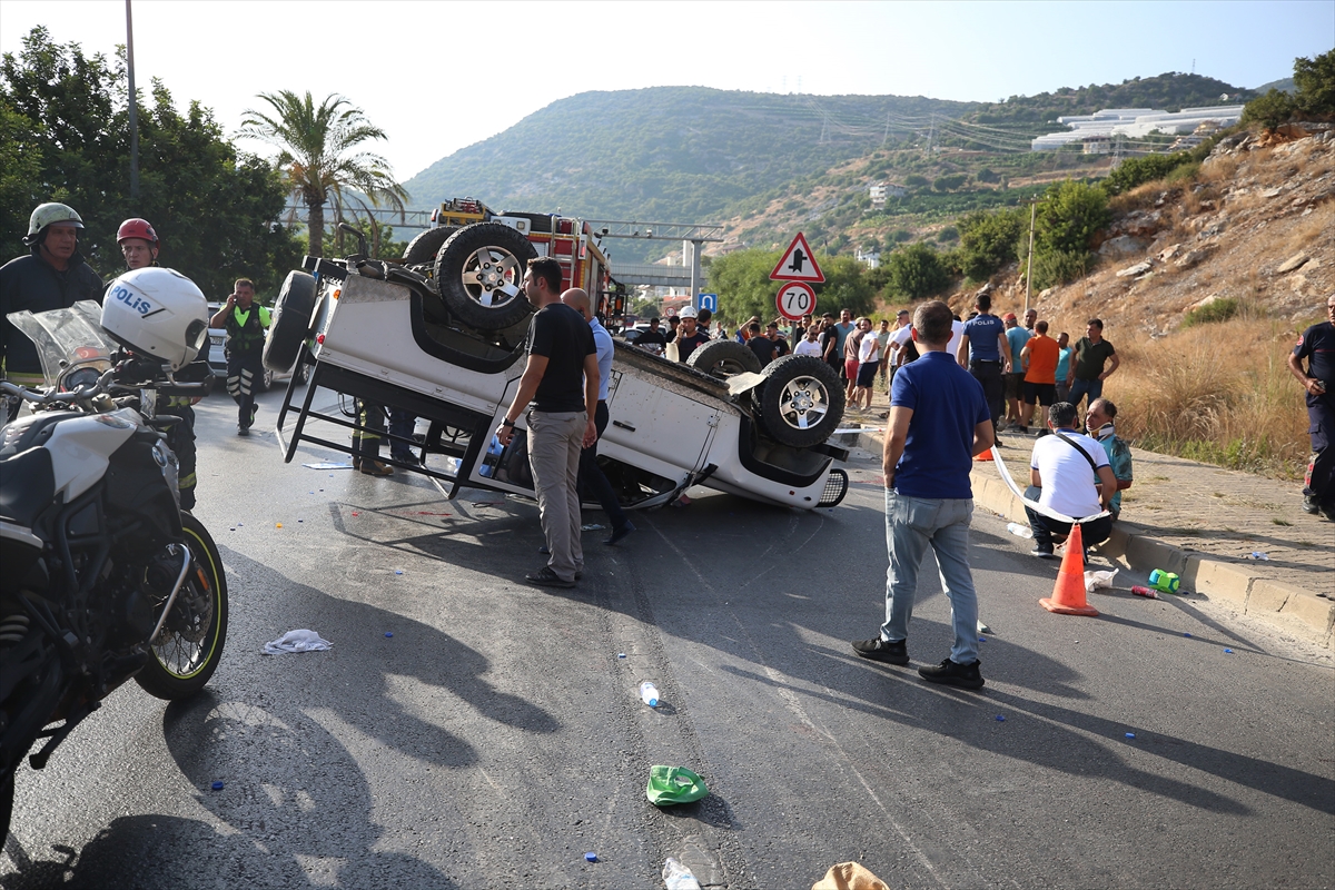 GÜNCELLEME – Alanya'da 3 aracın karıştığı kazada 1 turist öldü, 10 kişi yaralandı