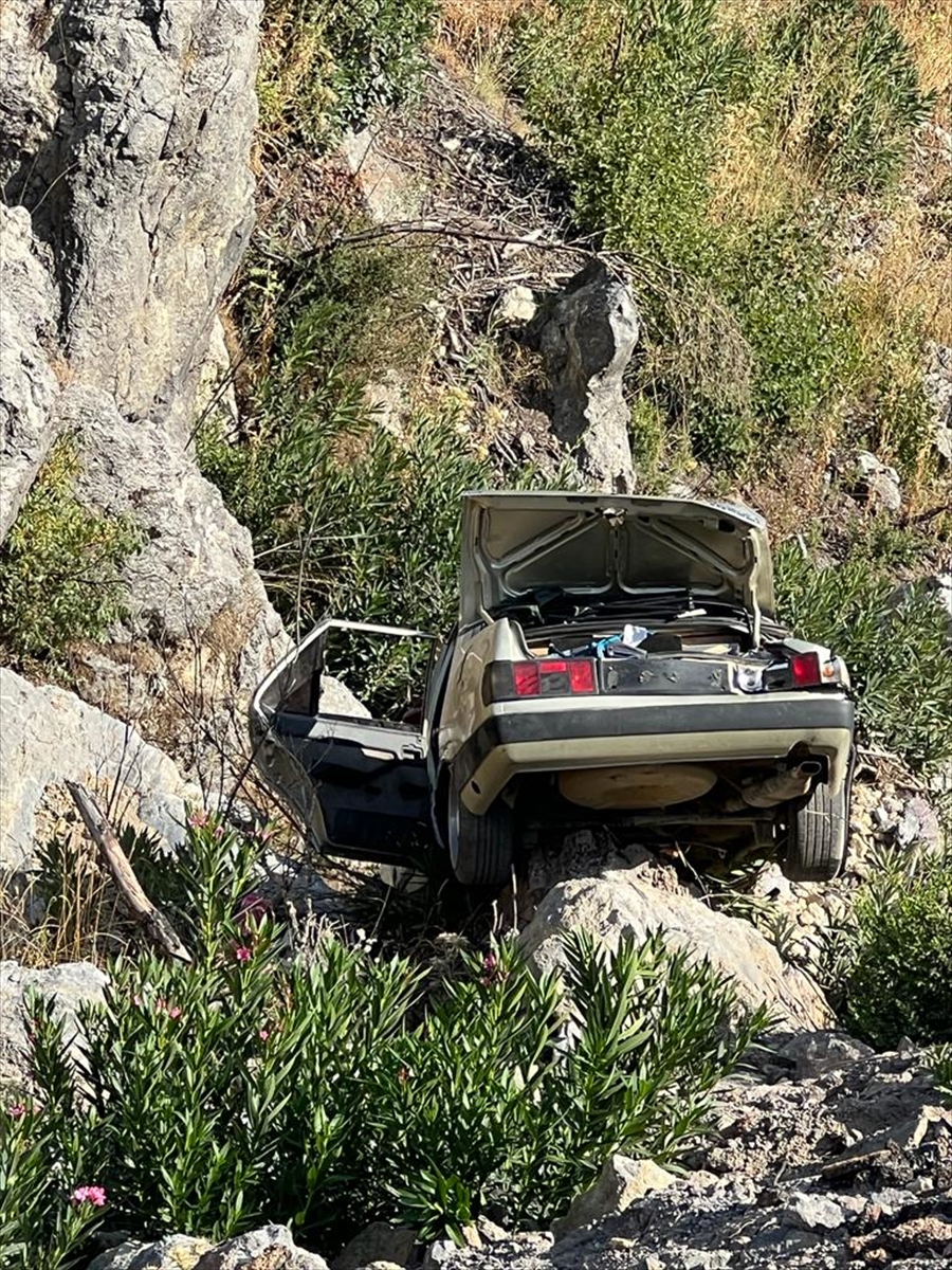 Alanya'da otomobilin uçuruma devrildiği kazada 1 kişi yaralandı