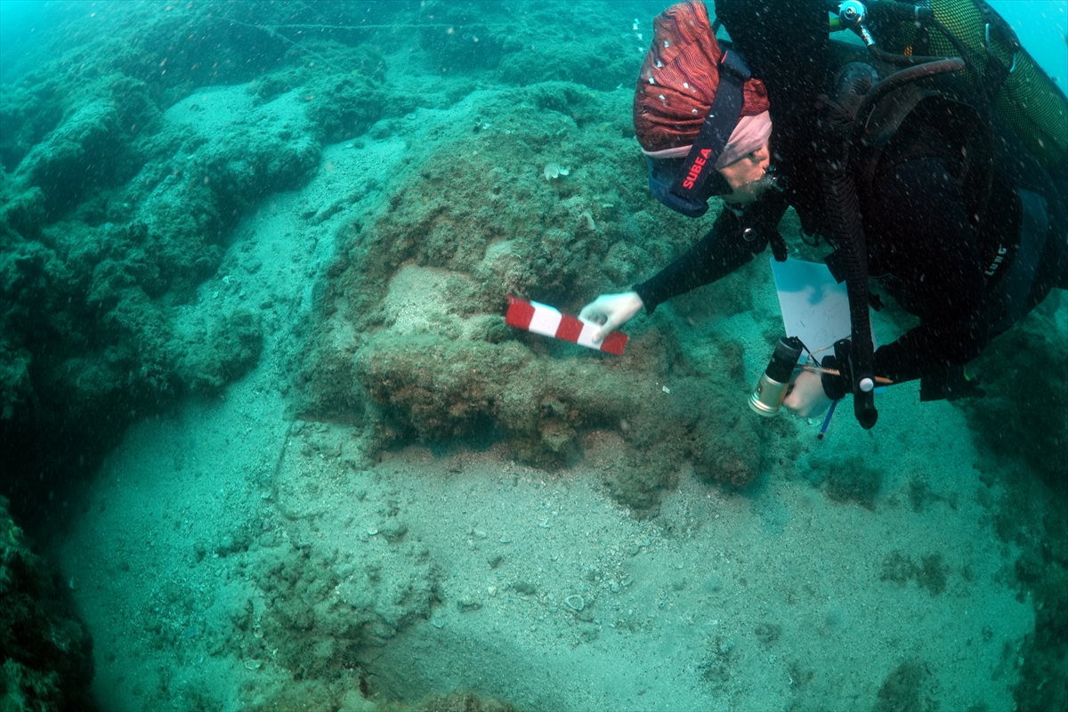 Antalya kıyılarında süren arkeolojik su altı çalışmaları görüntülendi