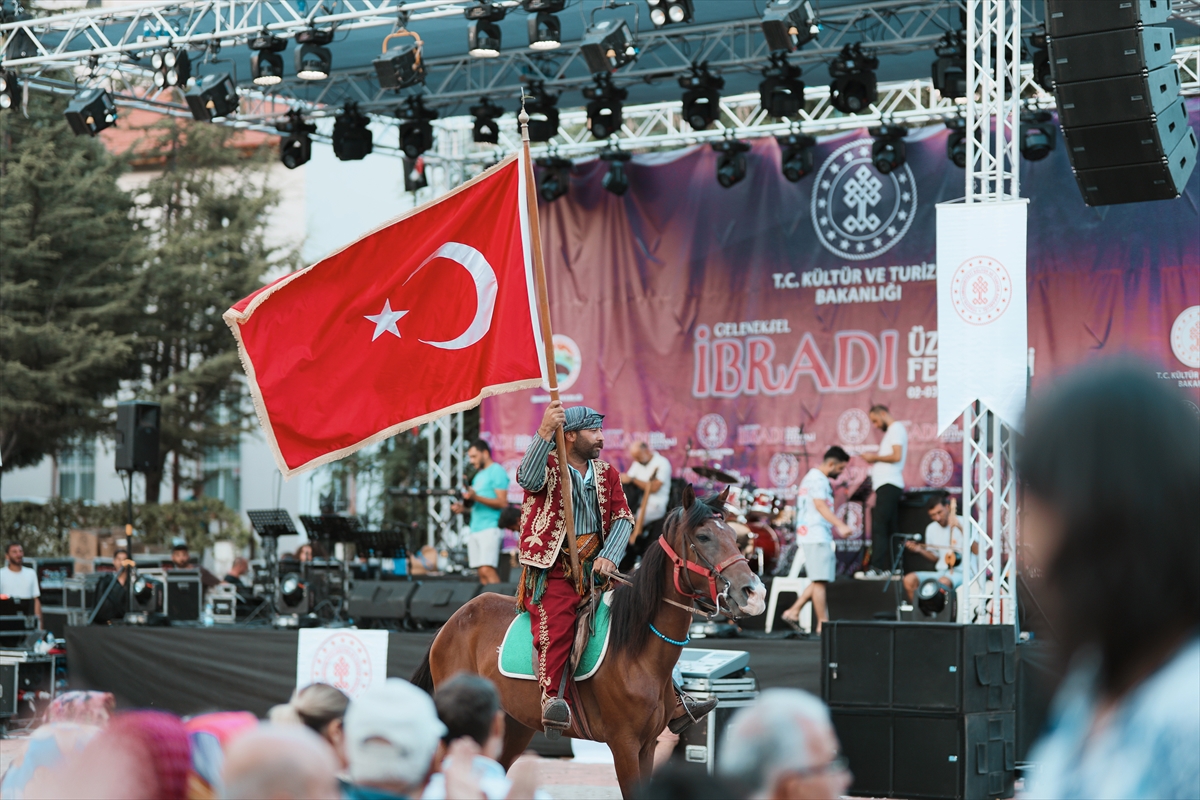 Antalya'da “Geleneksel İbradı Üzüm Festivali” başladı