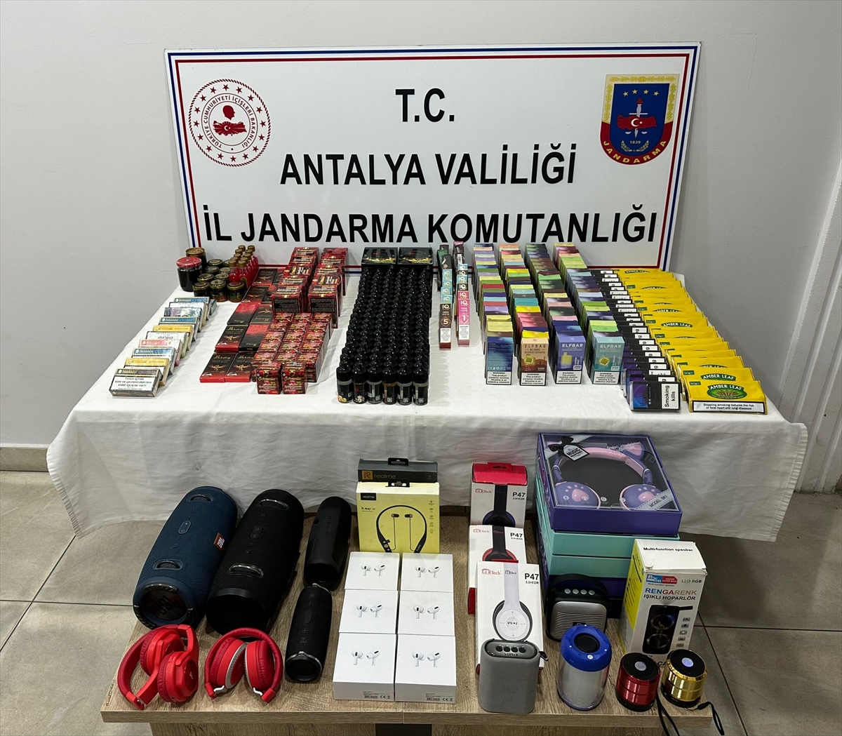 Antalya'da kaçakçılık operasyonunda 2 şüpheli yakalandı