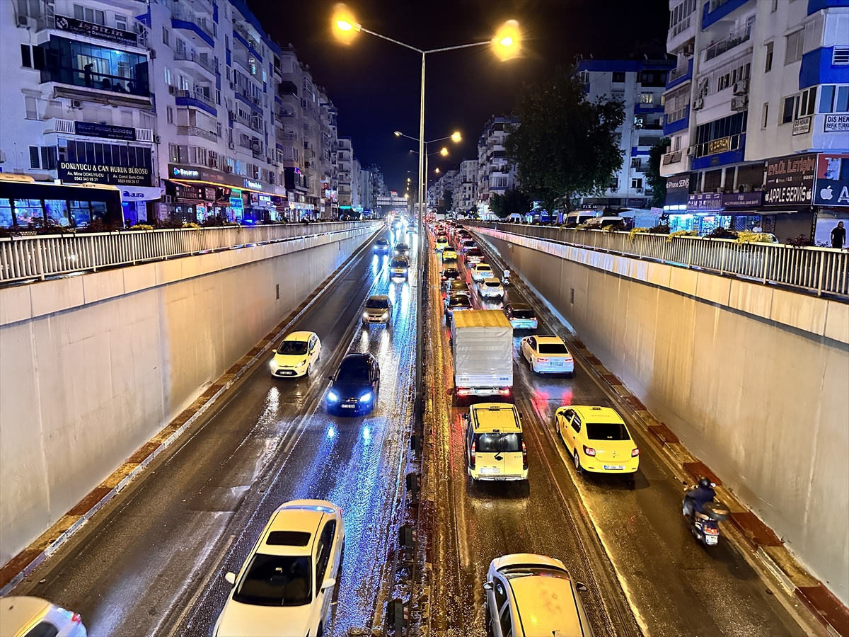 Antalya’da sağanak etkili oldu