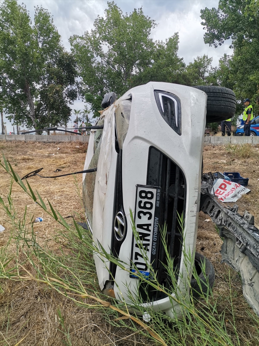 Antalya'da trafik kazasında 3 kişi yaralandı