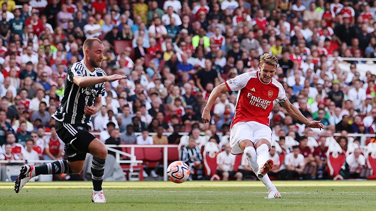 Arsenal, uzatmalarda attığı gollerle Manchester United'ı 3-1 yendi