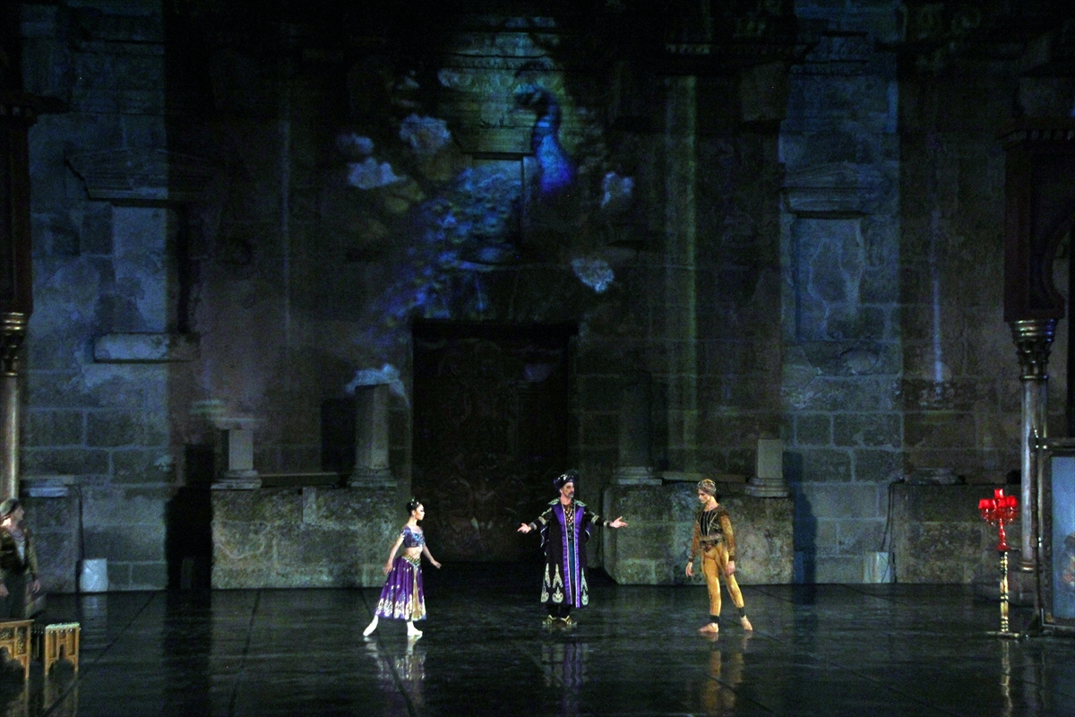 Aspendos Opera ve Bale Festivali'nde “La Bayadere” balesi sahnelendi