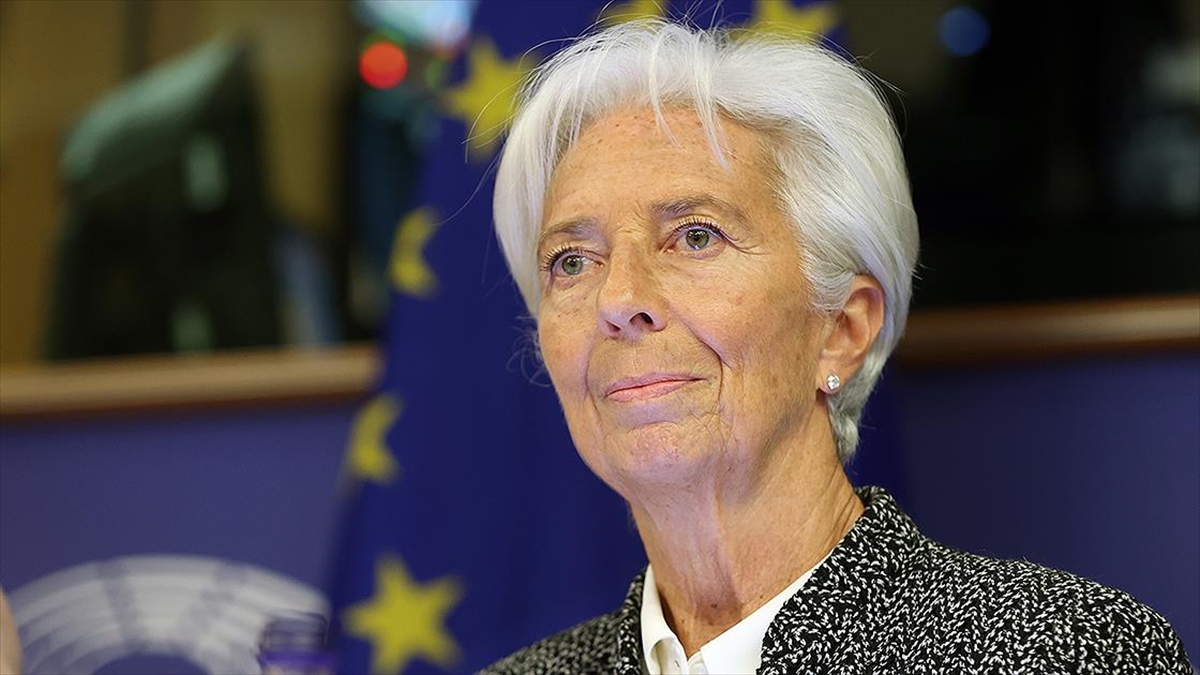 Avrupa Merkez Bankası Başkanı Lagarde'dan “uzun süre çok yüksek enflasyon” beklentisi