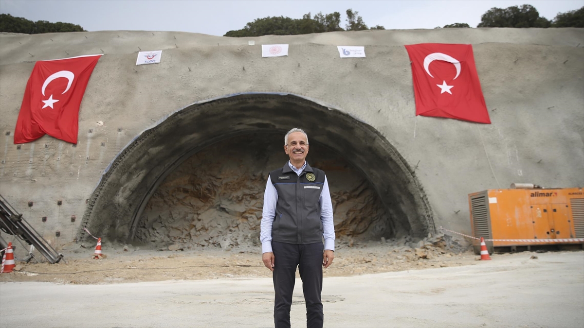 Bakan Uraloğlu: T1 tüneli inşaatıyla, dünyaya Türk müteahhitlik sektörünün ne kadar başarılı olabileceğini gösterdik