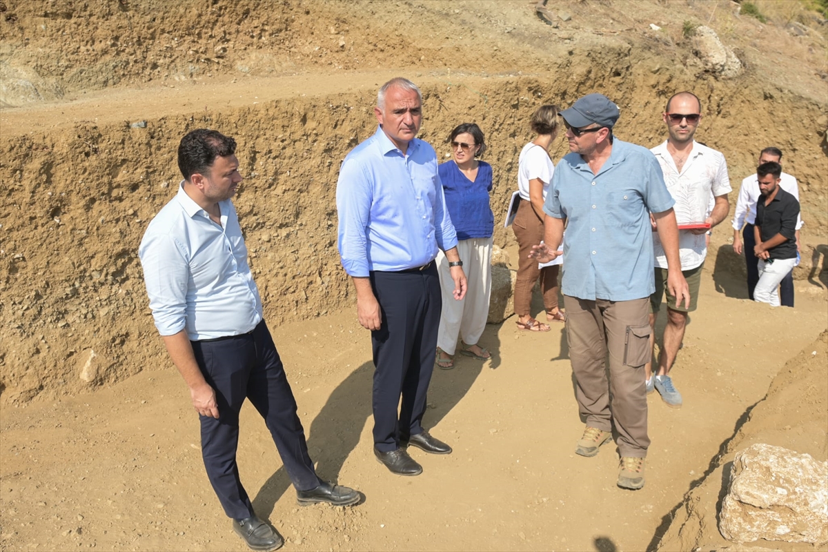 Büyük İskender'in yürüdüğü Phaselis'teki 2 bin yıllık cadde gün yüzüne çıkarılacak