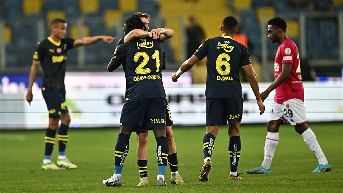 Fenerbahçe deplasmanda tek golle kazandı