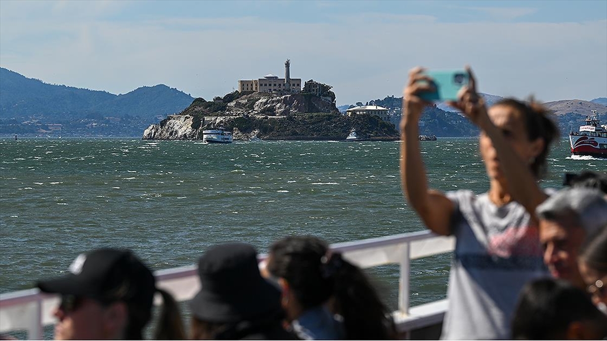 Filmlere konu olan Alcatraz Hapishanesi'nin bulunduğu ada her yıl 1,5 milyon turist ağırlıyor