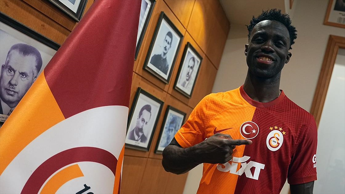 Galatasaraylı Sanchez: Elimizden gelen her şeyi vererek Şampiyonlar Ligi'nde gidebileceğimiz yere kadar gideceğiz