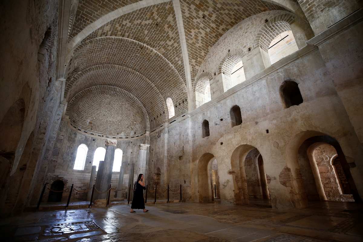 Hristiyanların hac merkezlerinden Aziz Nikolaos Kilisesi'nde ziyaretçi sayısı artıyor