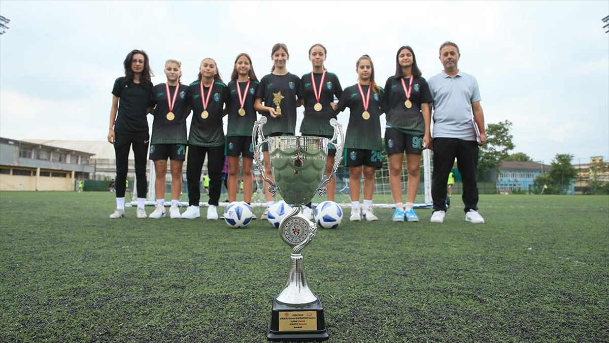 Şampiyon Kocaeli Kadın Futbol Kulübü, milli takıma oyuncu yetiştiriyor