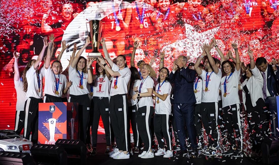 Türk voleybolunun efsanelerinden Esra