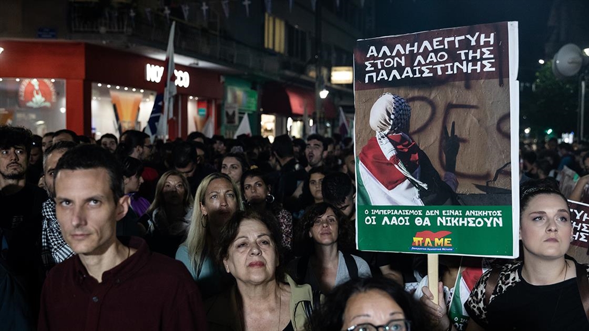 “ABD'nin, askeri uçaklarını Yunanistan üslerine yerleştirme planı” Atina'da protesto edildi