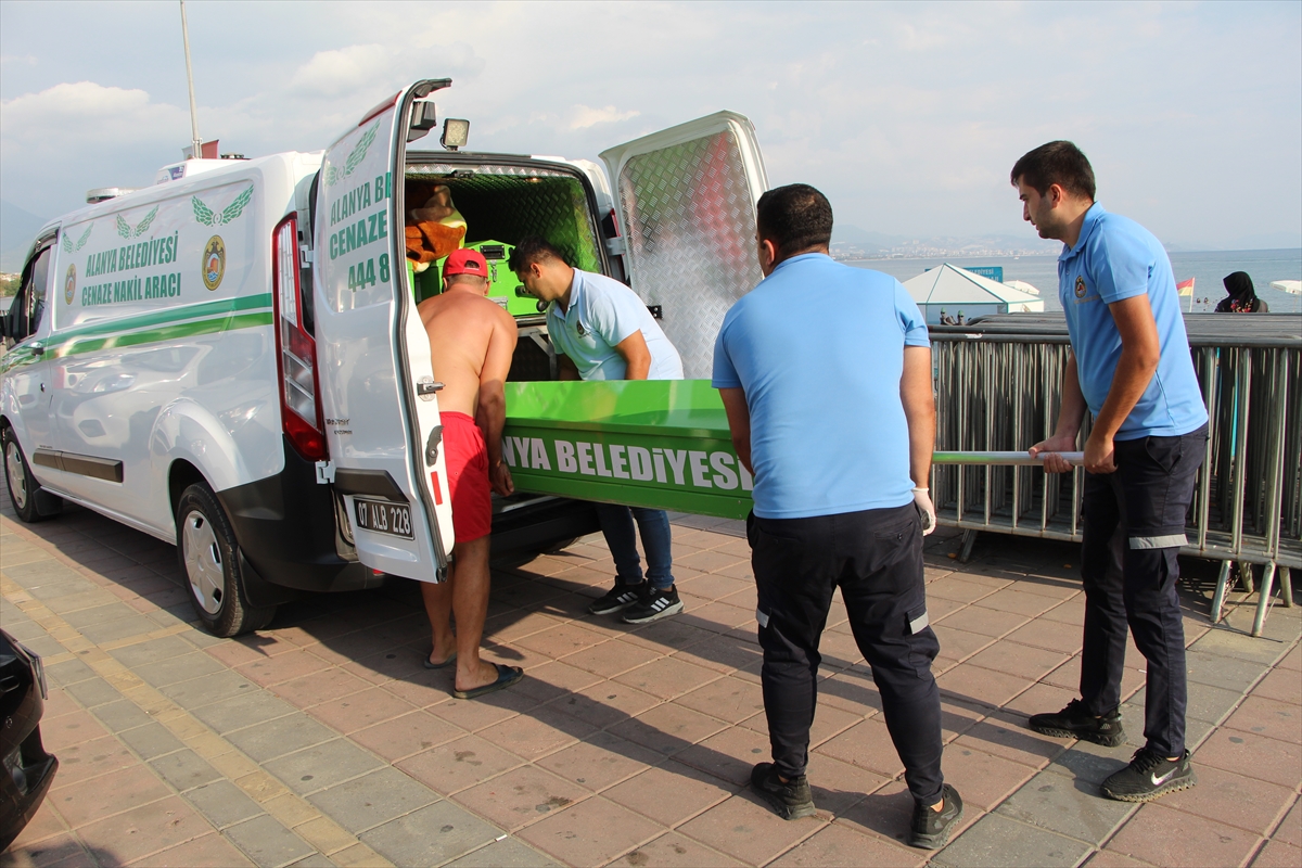 Alanya'da denizde kadın cesedi bulundu