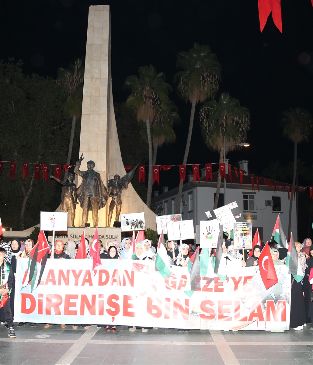 Alanya'da İsrail'in Gazze'ye yönelik saldırıları protesto edildi