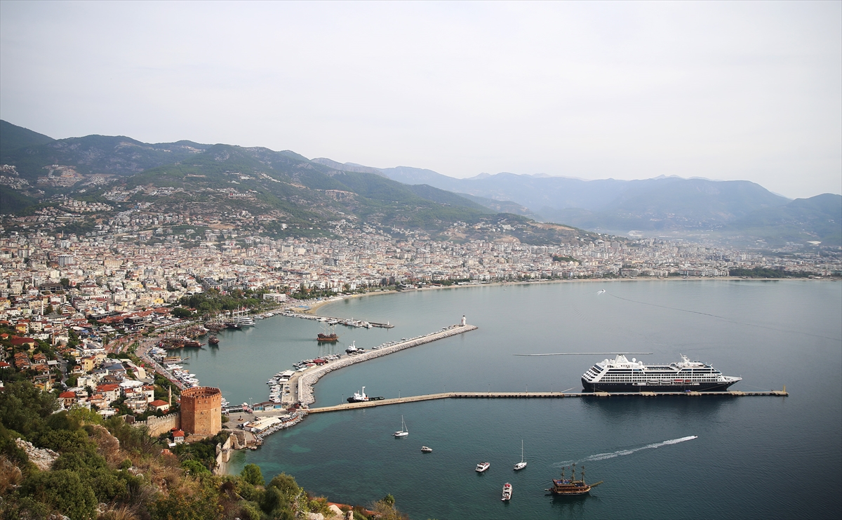 Alanya'da kruvaziyer sayısındaki artıştan turizmciler mutlu oldu