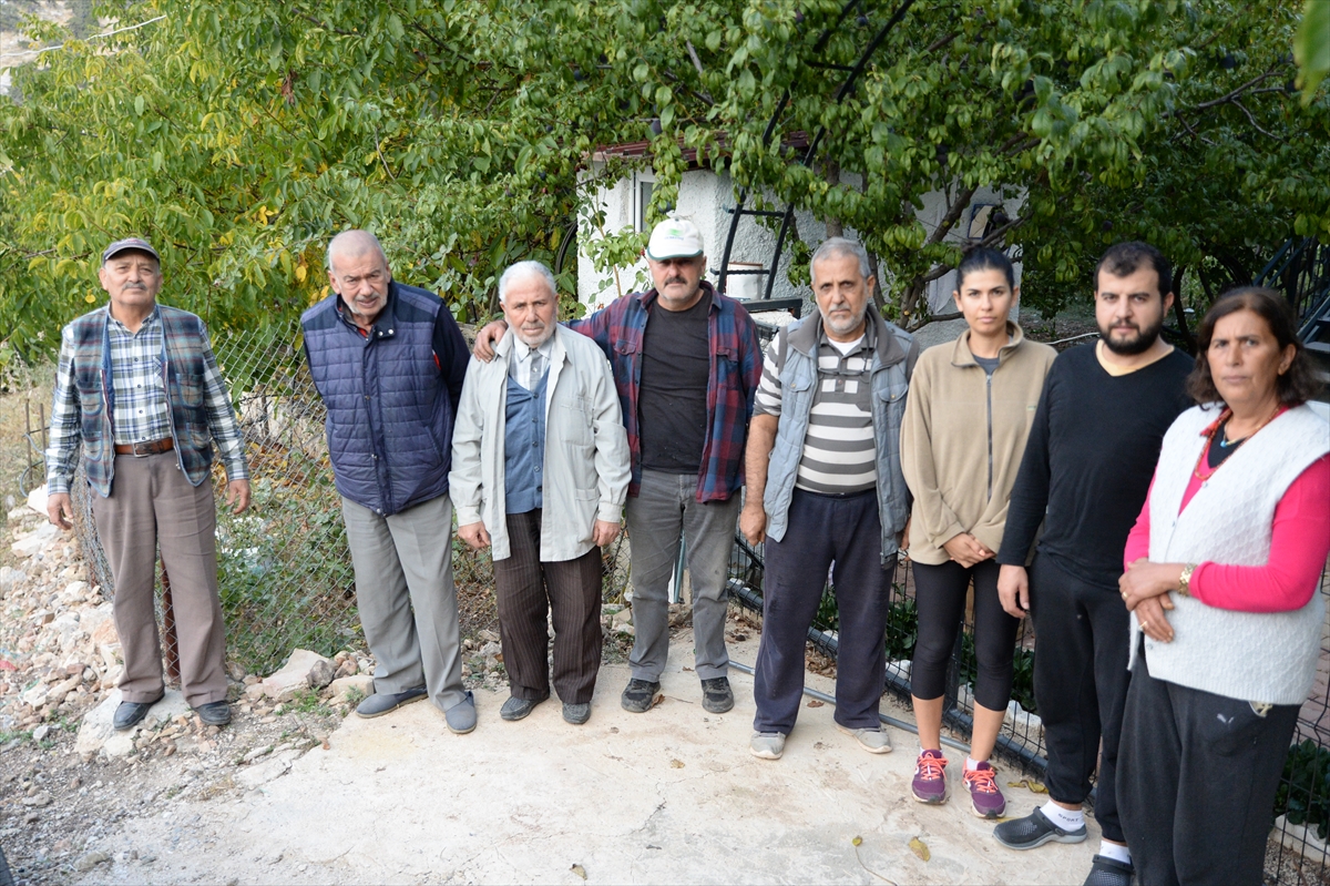 Antalya'da 3 gün susuz kalan mahalle sakinleri tepki gösterdi