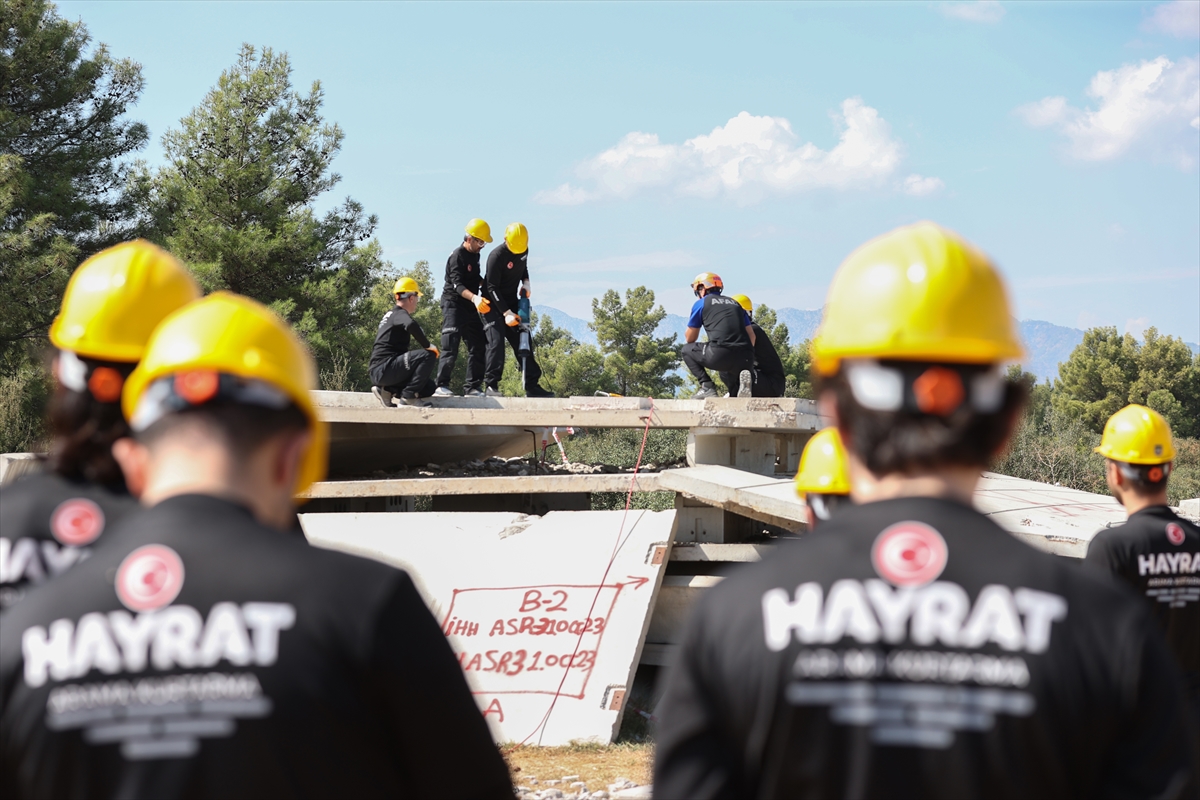 Antalya'da arama kurtarma ekiplerine yönelik eğitimler devam ediyor