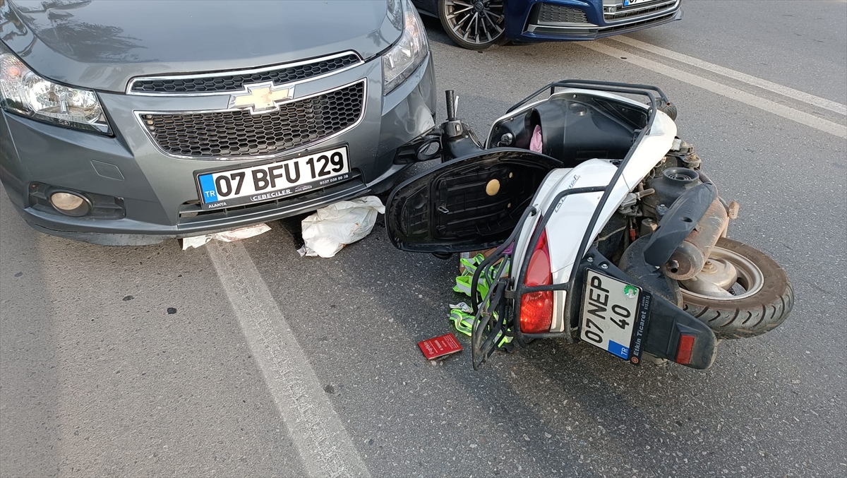 Antalya'da halk otobüsü ile çarpışan motosikletin sürücüsü öldü