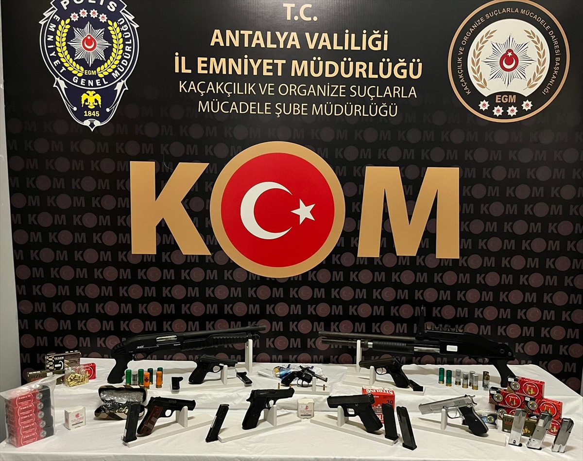 ANTALYA (AA) – Antalya'da organize suç örgütüne yönelik "Kafes" operasyonunda