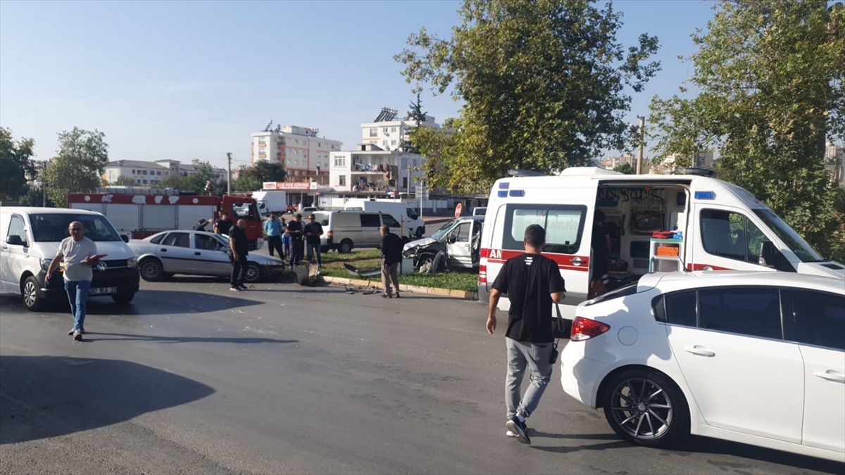 Antalya'daki trafik kazasında 2 kişi yaralandı