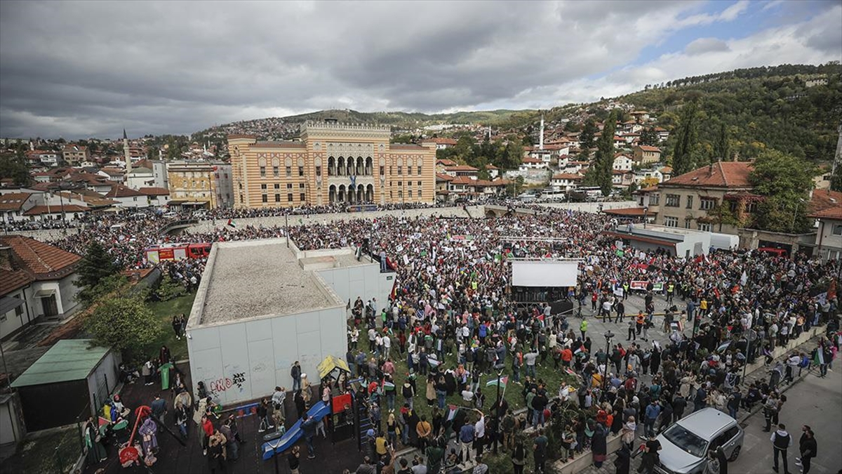 Bosna Hersek'te, İsrail'in Gazze'ye yönelik saldırıları protesto edildi