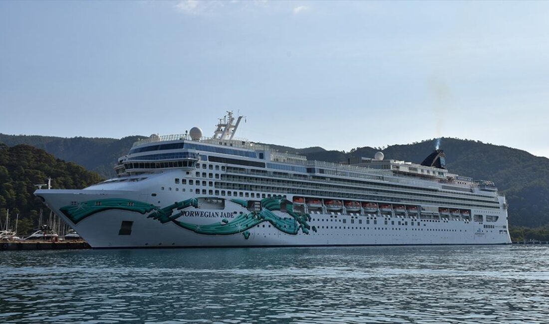 Bahamalar bayraklı "Norwegian Jade"