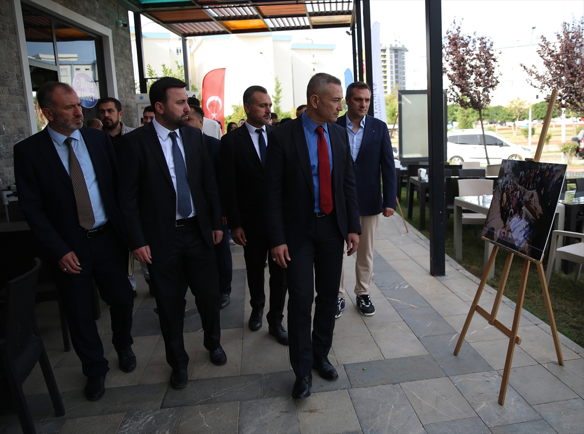 Filistinli öğrenciler ailelerinden gelen fotoğraflarla Alanya'da sergi açtı