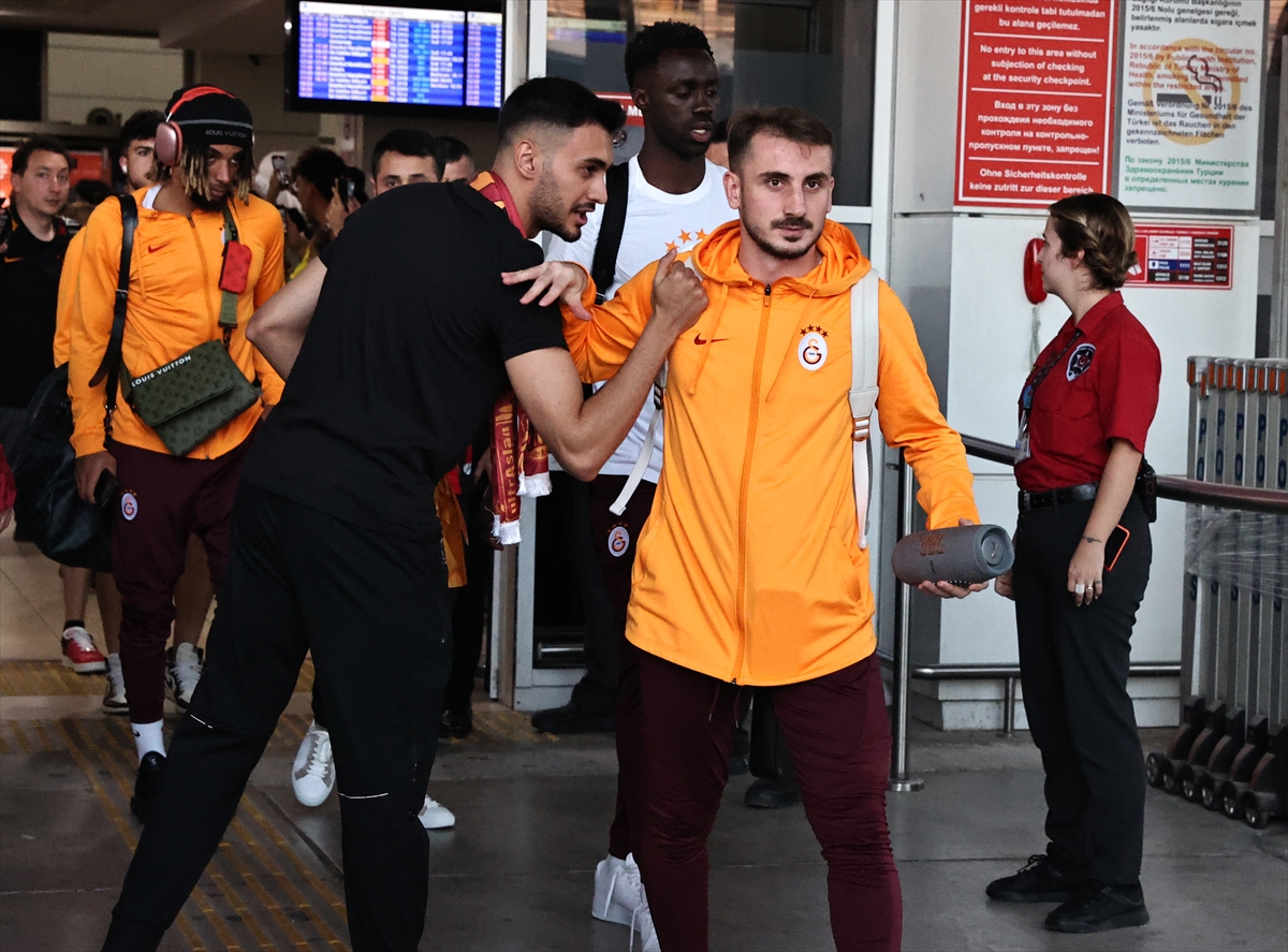 Galatasaray Futbol Takımı Antalya'ya geldi