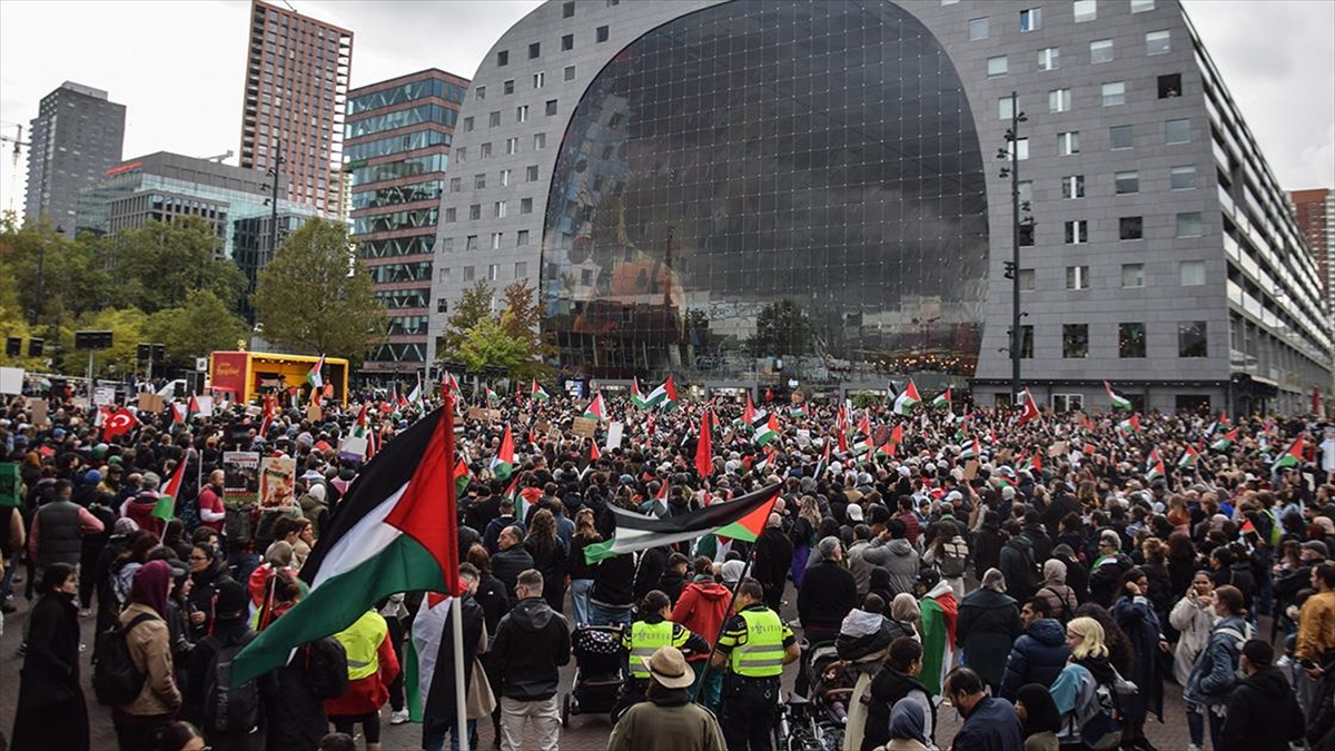 Hollanda’da Filistin’e destek gösterisi düzenlendi