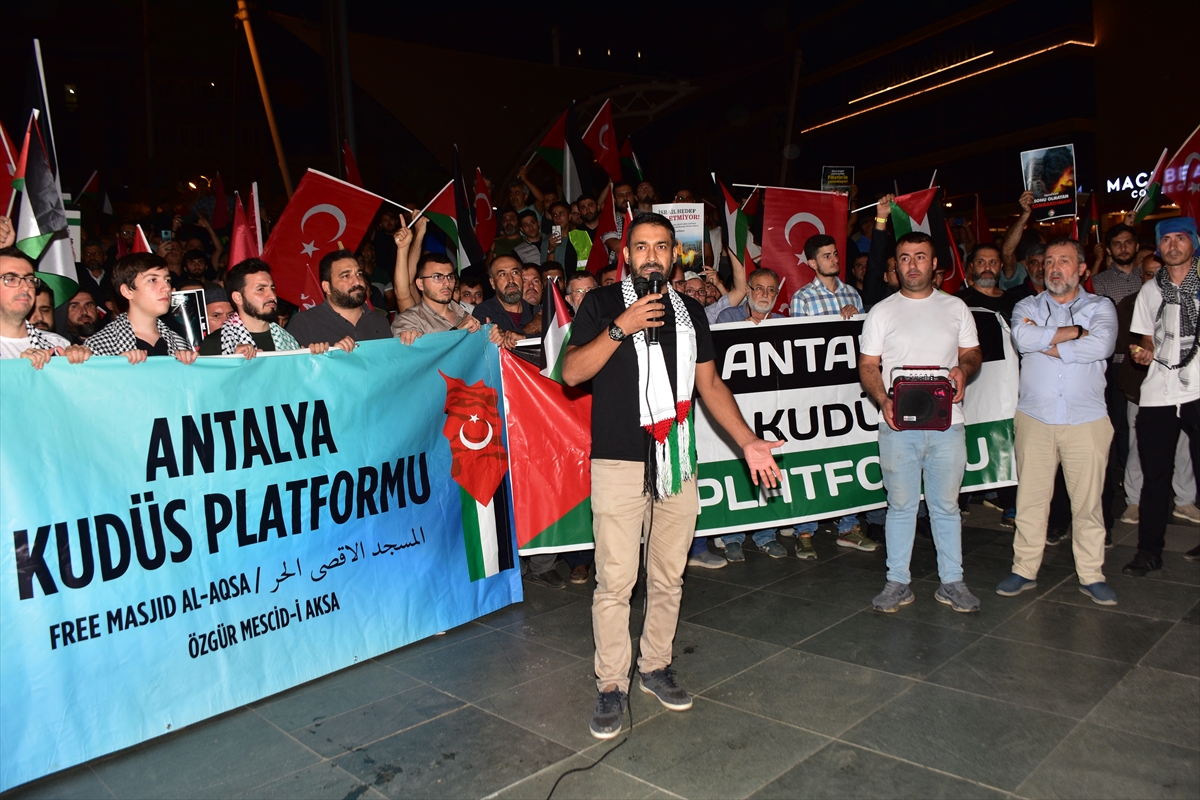 Antalya, Isparta ve Burdur'da İsrail'in Gazze'deki hastaneye saldırısı protesto edildi