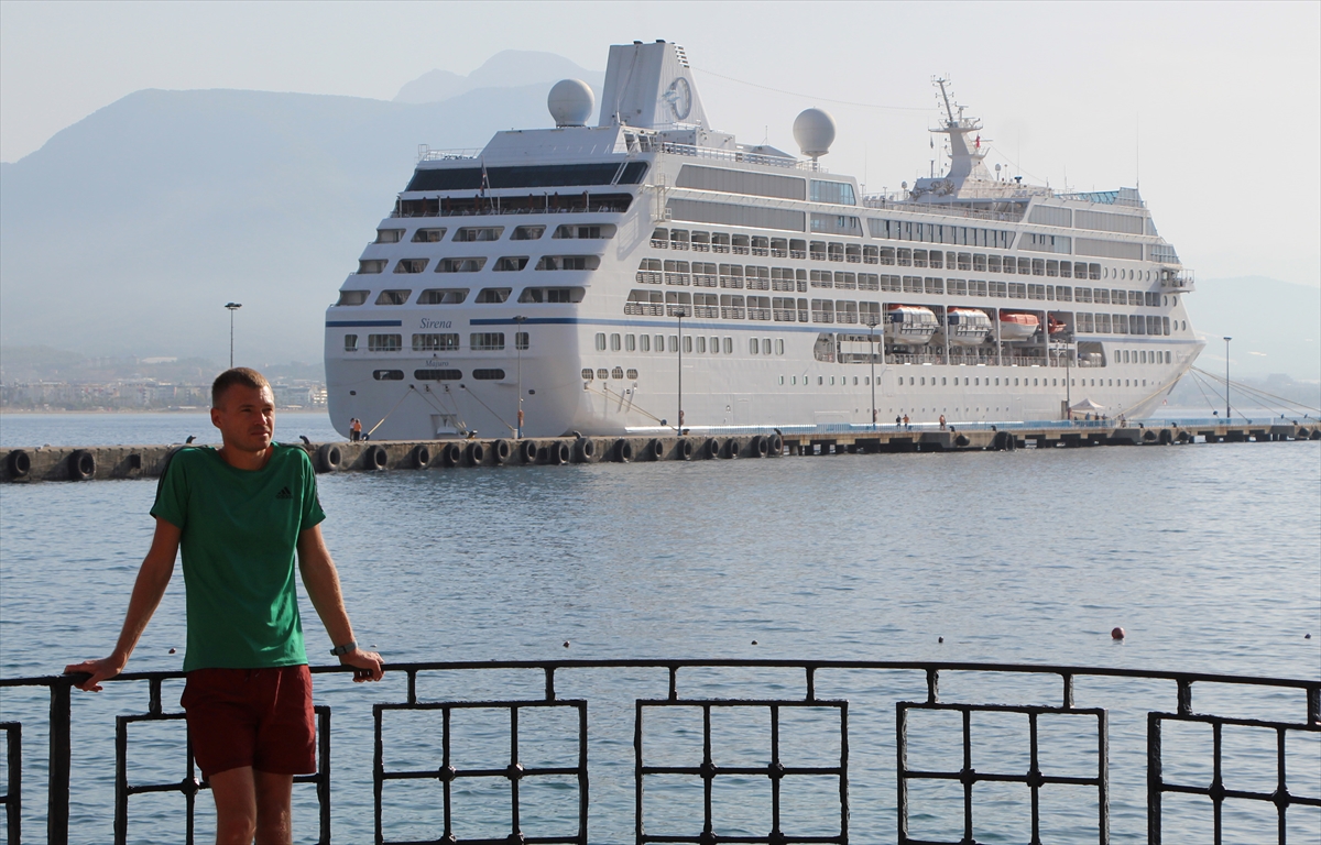 Kruvaziyer “Sirena” Alanya Limanı'na demirledi