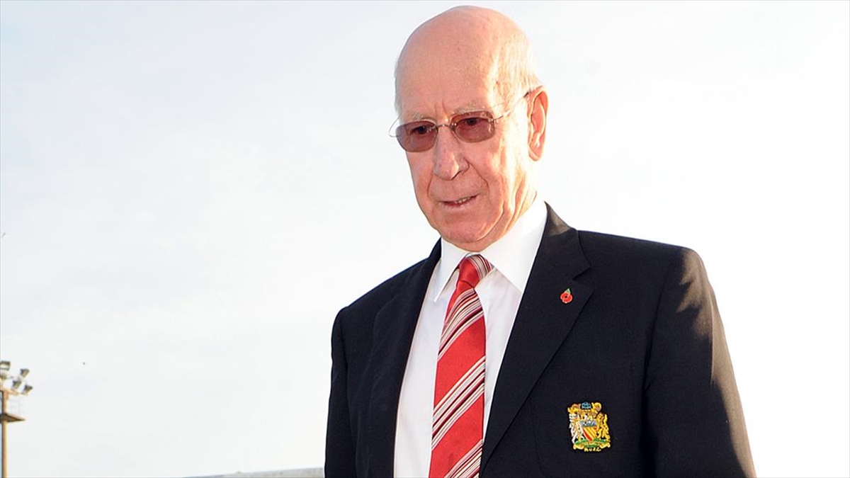 Manchester United'in efsane futbolcusu Bobby Charlton, 86 yaşında vefat etti