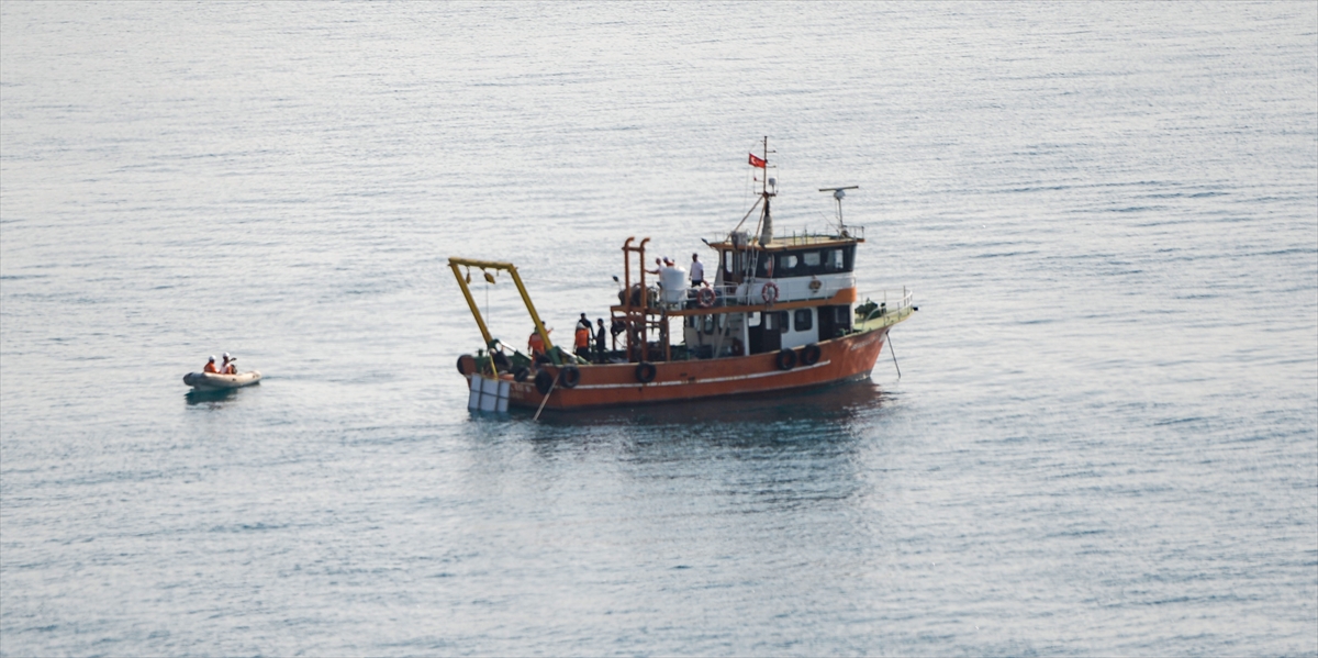 QTerminals Antalya, Cumhuriyet'in 100'üncü yılına özel denize anıt taşı indirdi