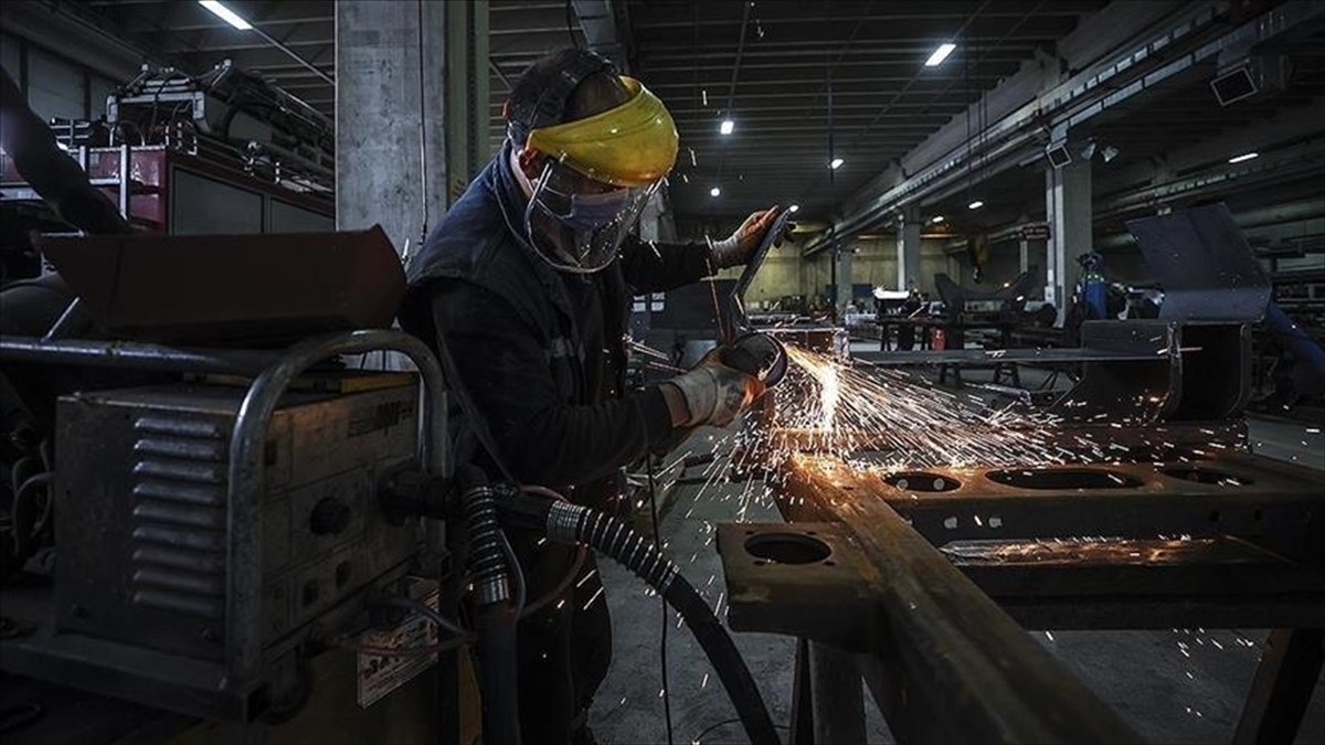 Sanayi üretimi ağustosta aylık yüzde 0,8 azaldı, yıllık yüzde 3,1 arttı