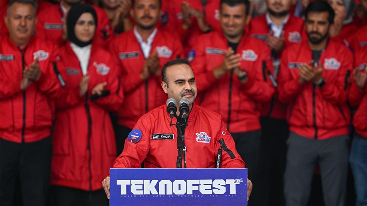 Sanayi ve Teknoloji Bakanı Kacır: Milli teknoloji hamlesi yolculuğunda gençlerimizle birlikte yürümekten vazgeçmeyeceğiz