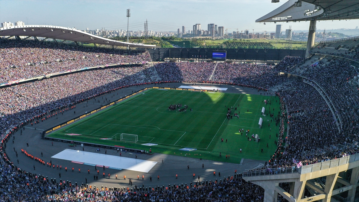 UEFA, Türkiye ve İtalya'nın EURO 2032 ev sahipliği için aday statlarını duyurdu