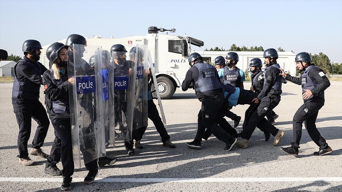 Yabancı basın mensupları, “23. Dönem Savaş Muhabirliği Eğitimi”ni değerlendirdi