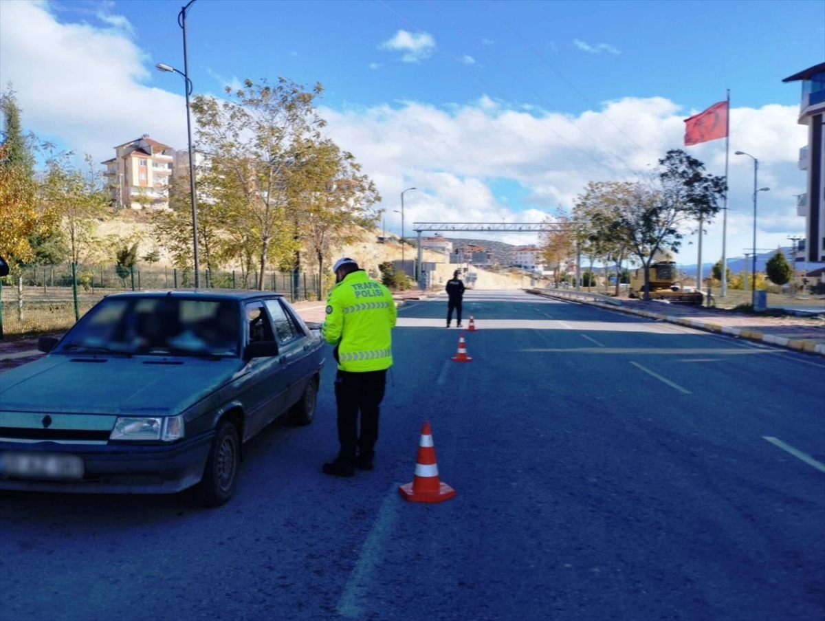 Antalya polis ekipleri denetimlerini sürdürüyor