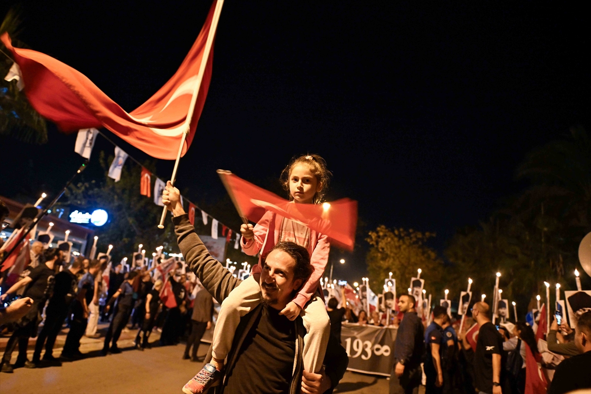 Antalya'da “Ata'ya Saygı Yürüyüşü” düzenlendi