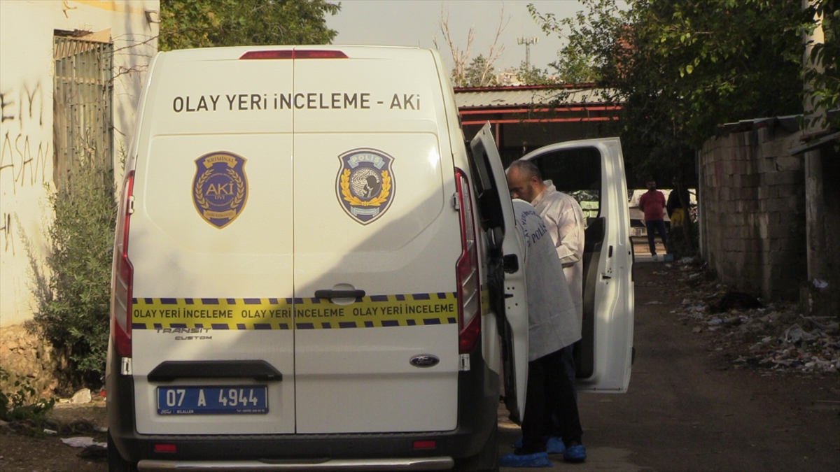 Antalya'da bir kişi metruk binada ölü bulundu