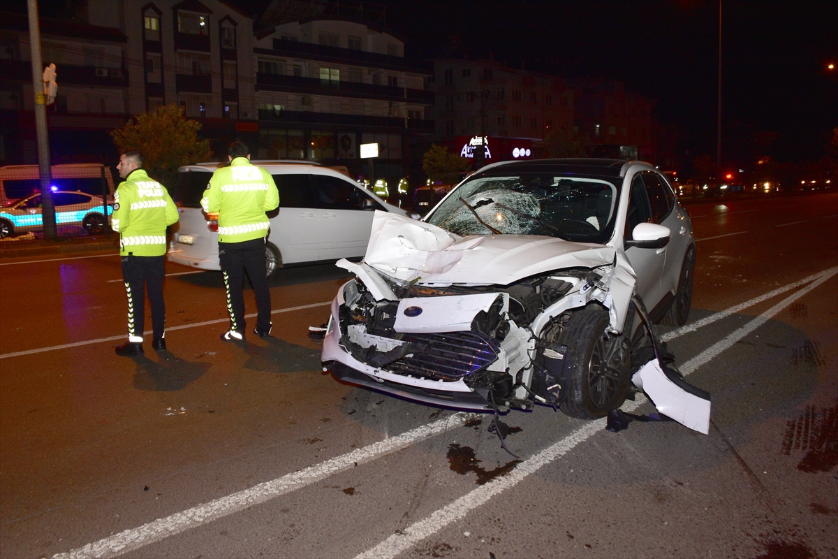 Antalya'da otomobilin çarptığı yaya yaşamını yitirdi