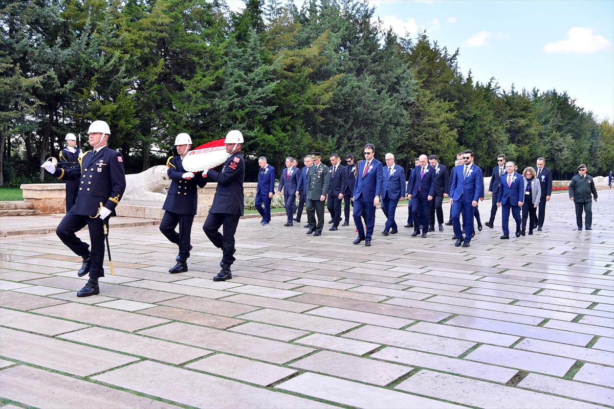 ASELSAN heyeti şirketin 48. kuruluş yıl dönümünde Anıtkabir'i ziyaret etti