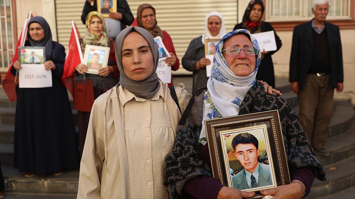 Diyarbakır annelerinin evlat nöbetine bir aile daha katıldı