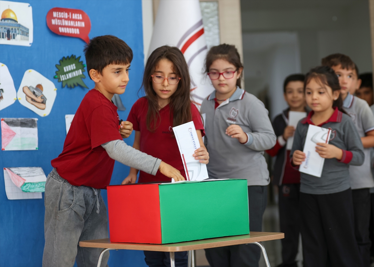 Öğrenciler depremde Türkiye'ye yardım eden Filistinli çocukları unutmadı