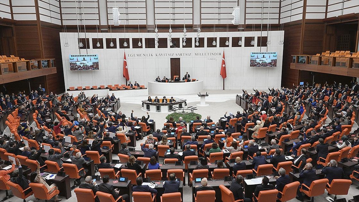 Türk askerinin Azerbaycan'daki görev süresini 1 yıl uzatan Cumhurbaşkanlığı tezkeresi kabul edildi