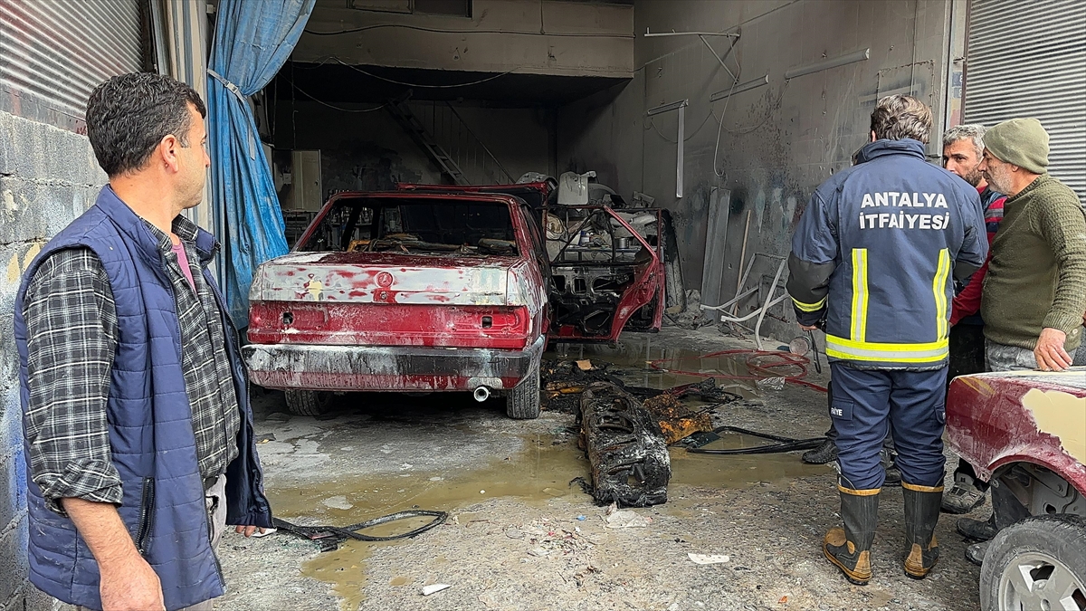 Alanya'da boya atölyesinde çıkan yangın hasara yol açtı